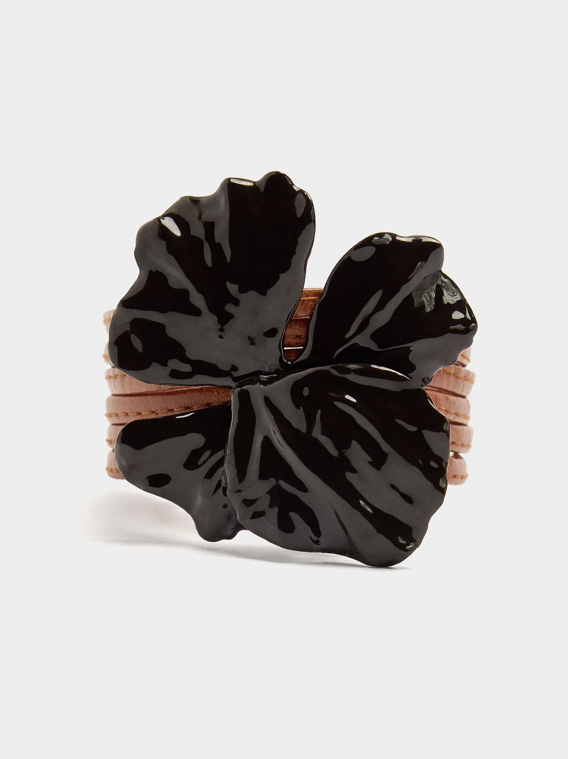 Blumenarmband mit Lack