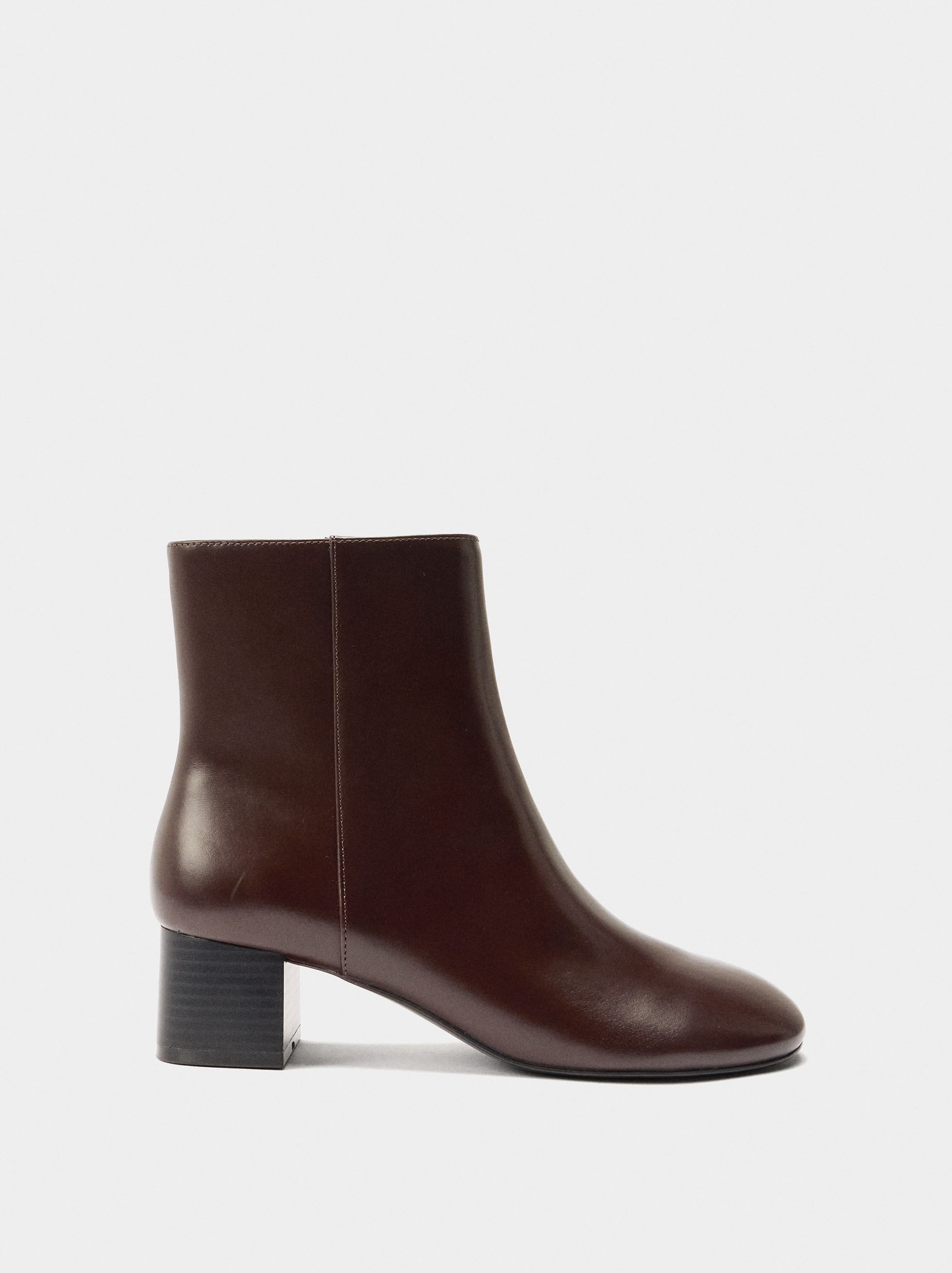 Glattes Stiefeletten mit breitem Absatz