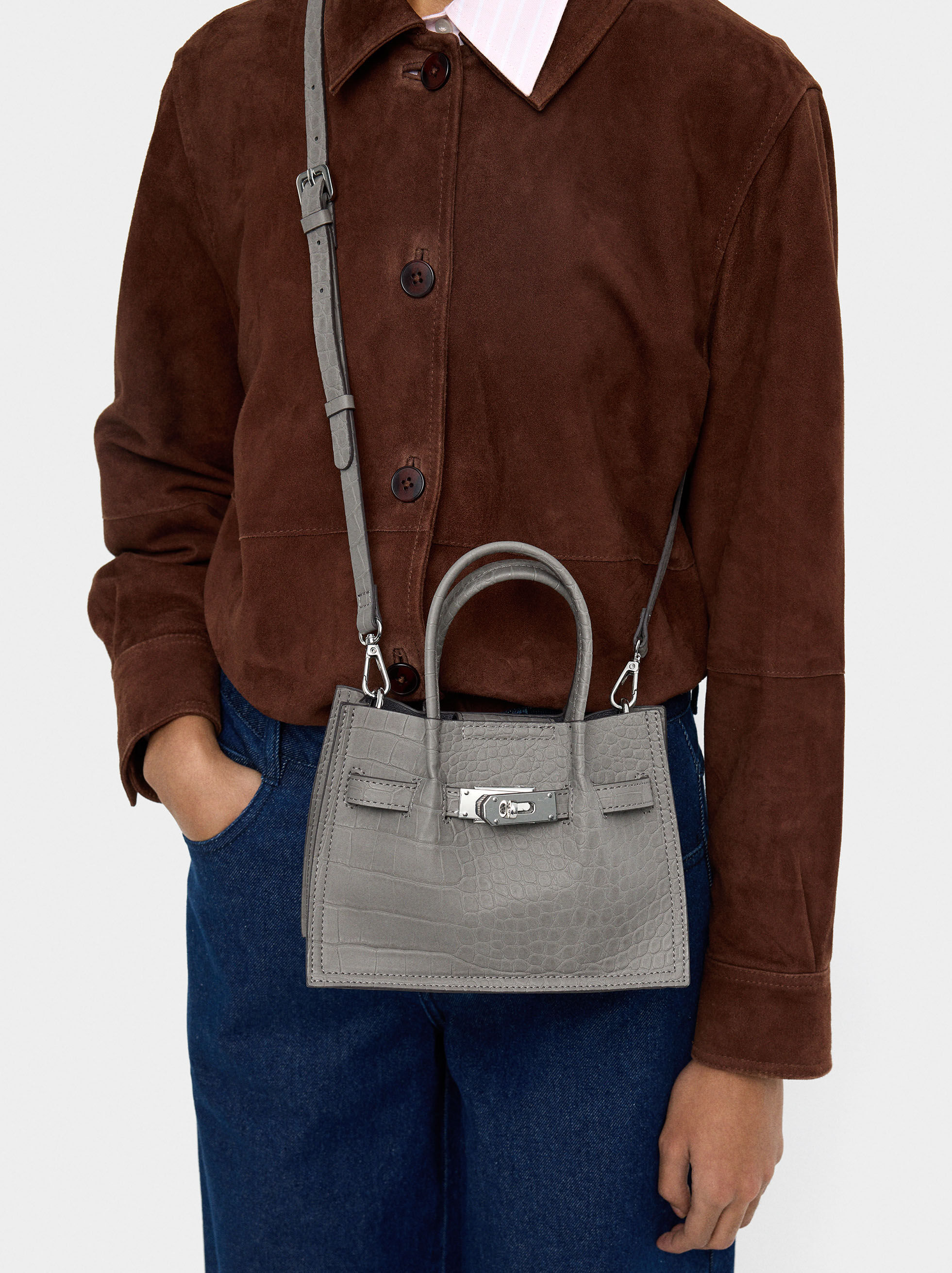 Tasche aus Leder mit Tiergravur