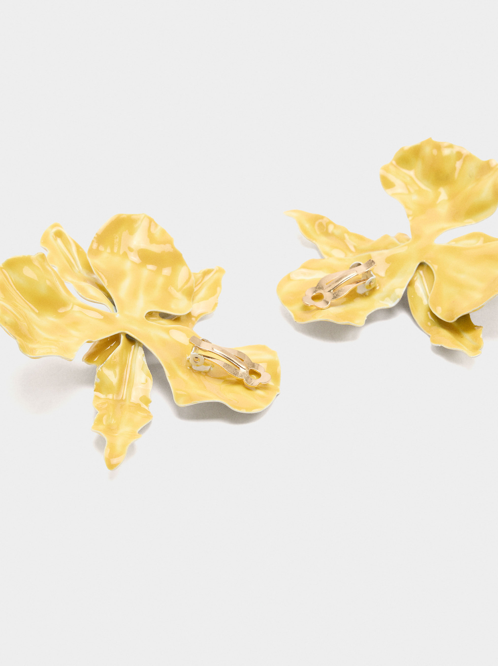 Maxi-Ohrstecker in Blumenform mit Lack