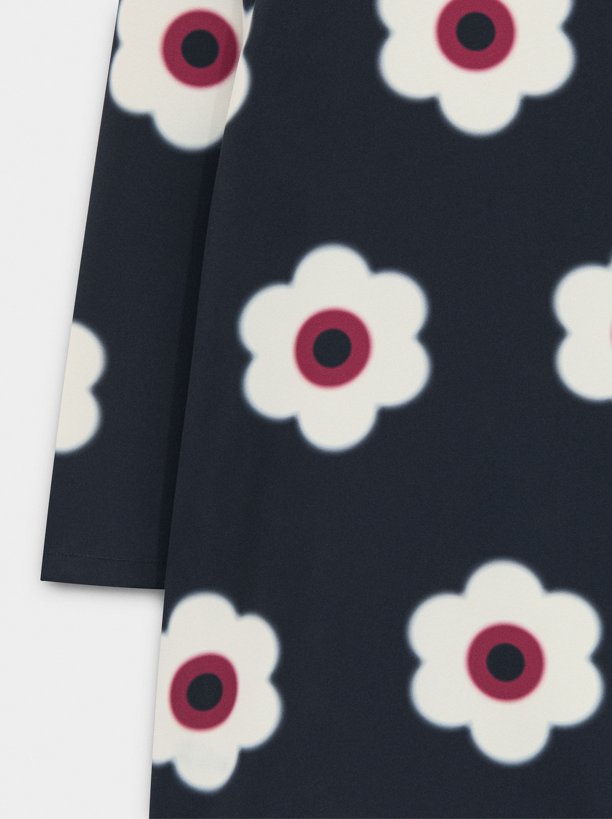 Kurzes Blumenmusterkleid