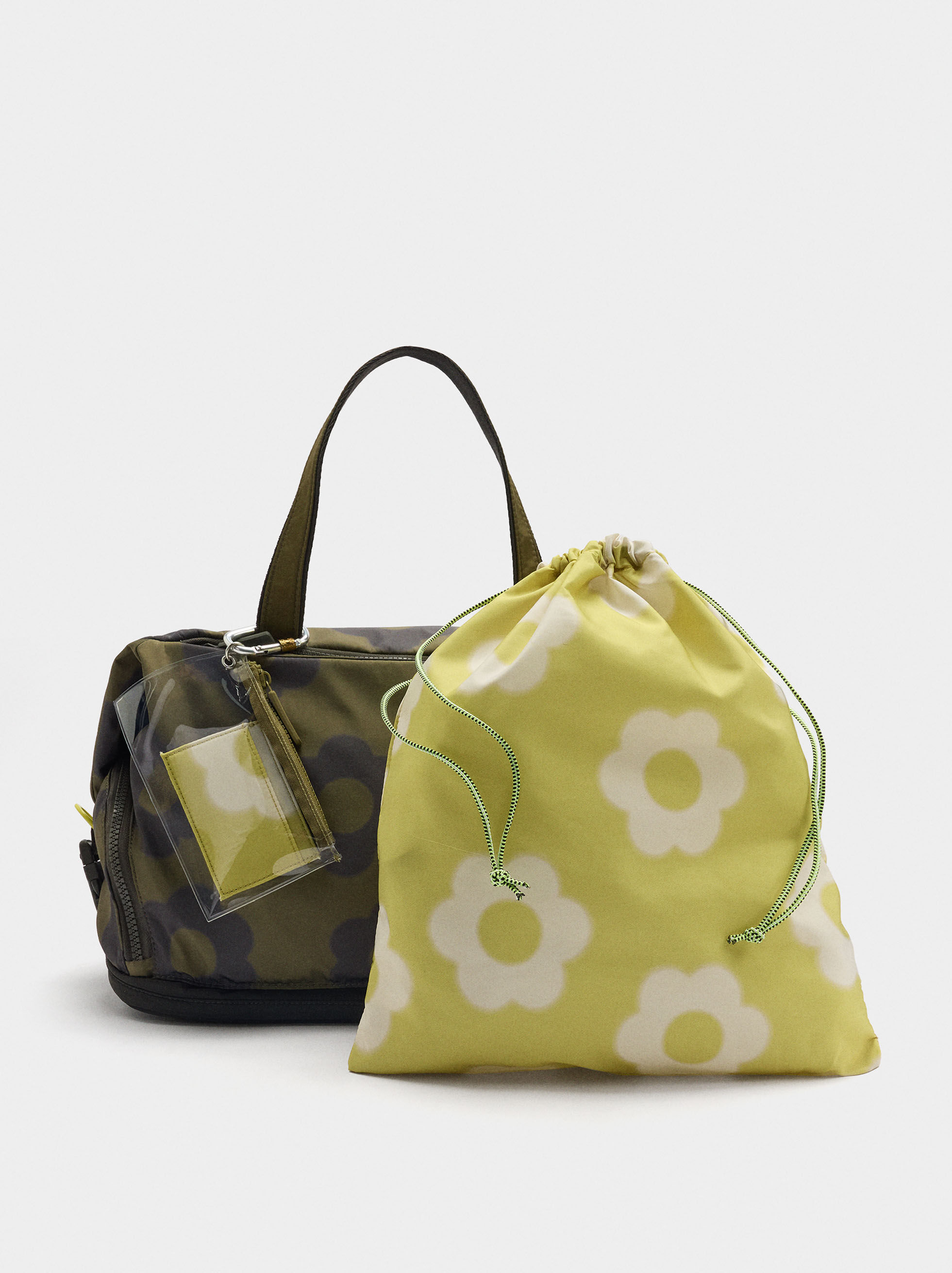 Sporttasche aus Nylon mit floralem Print