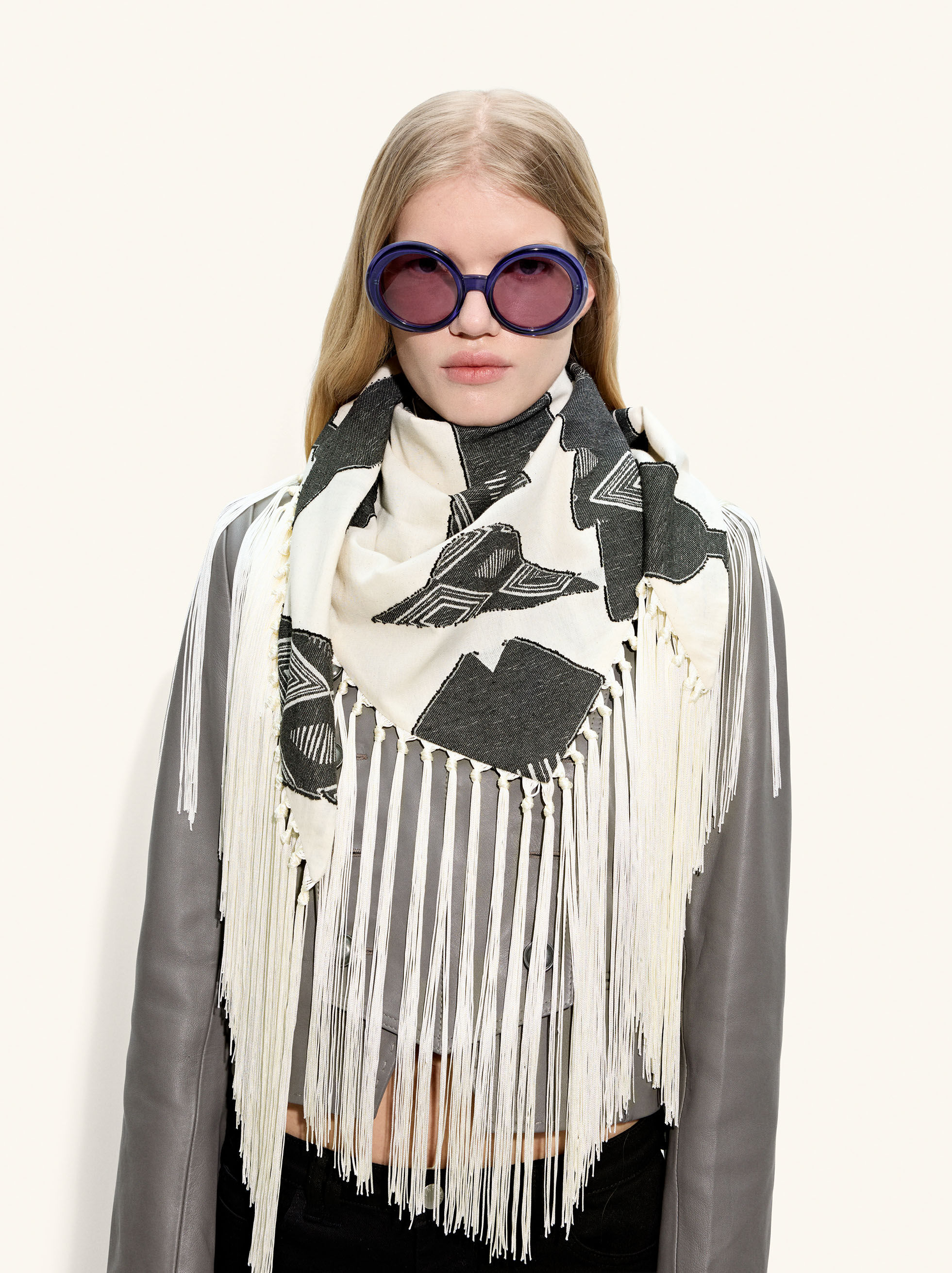 Quadratisches Jacquard-Tuch mit Fransen