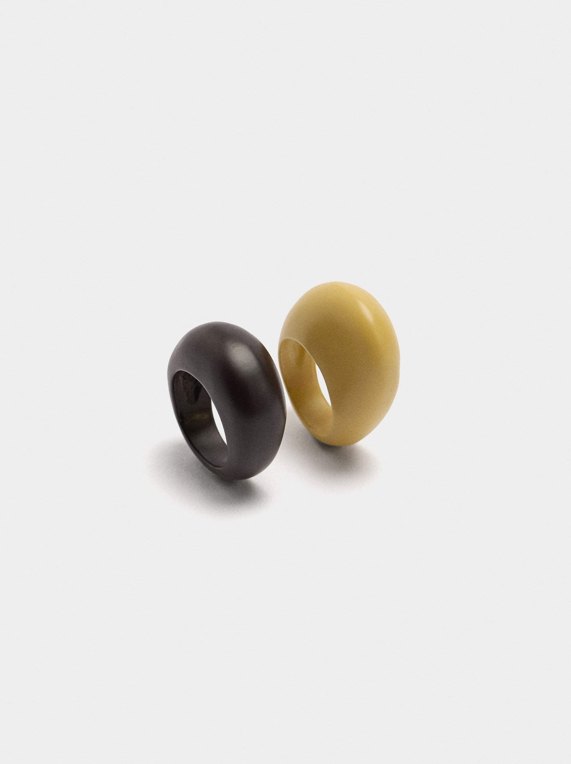 Set aus runden Ringen mit Emaille