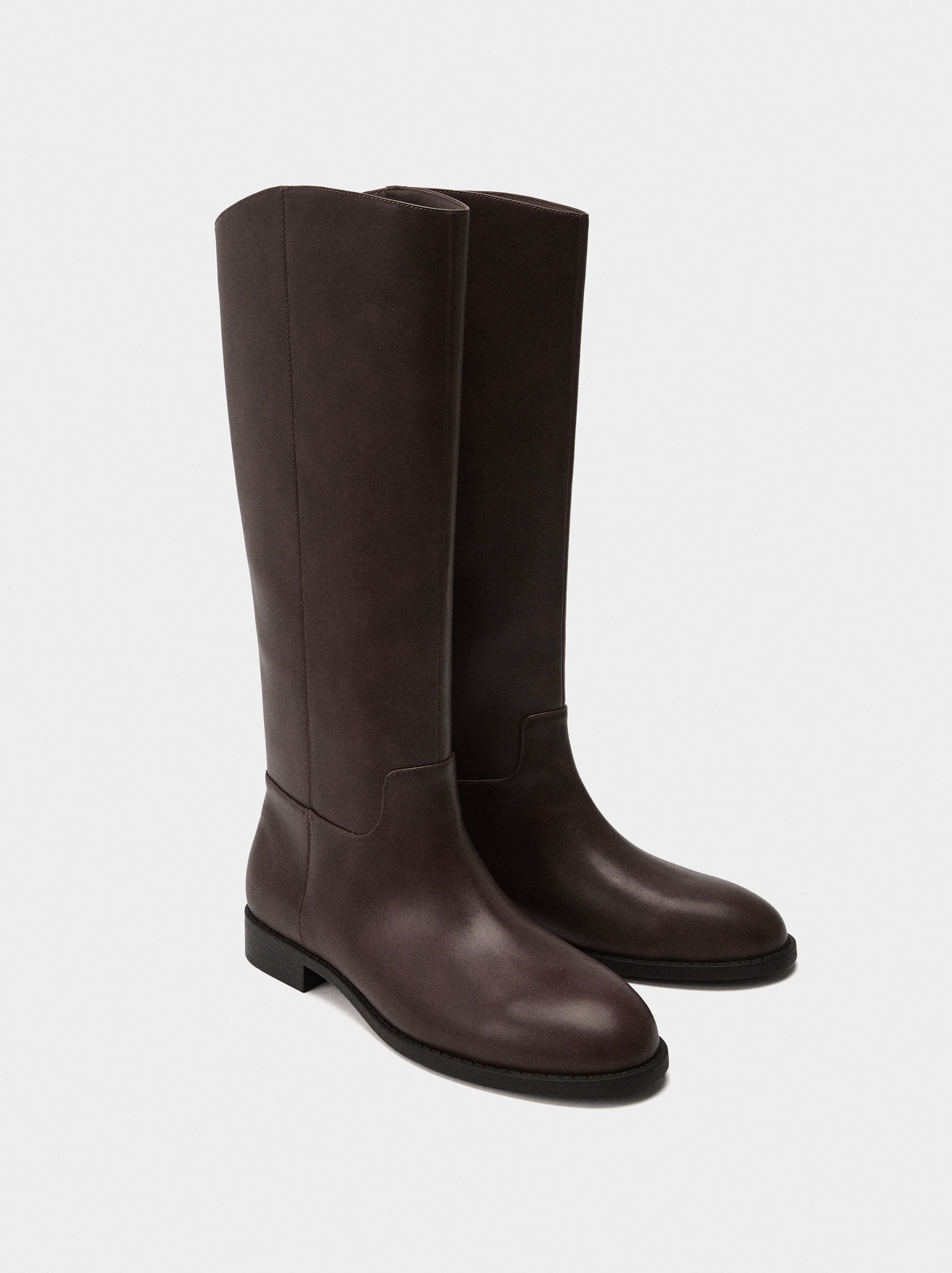 Hochwertige Stiefel mit niedrigem Absatz