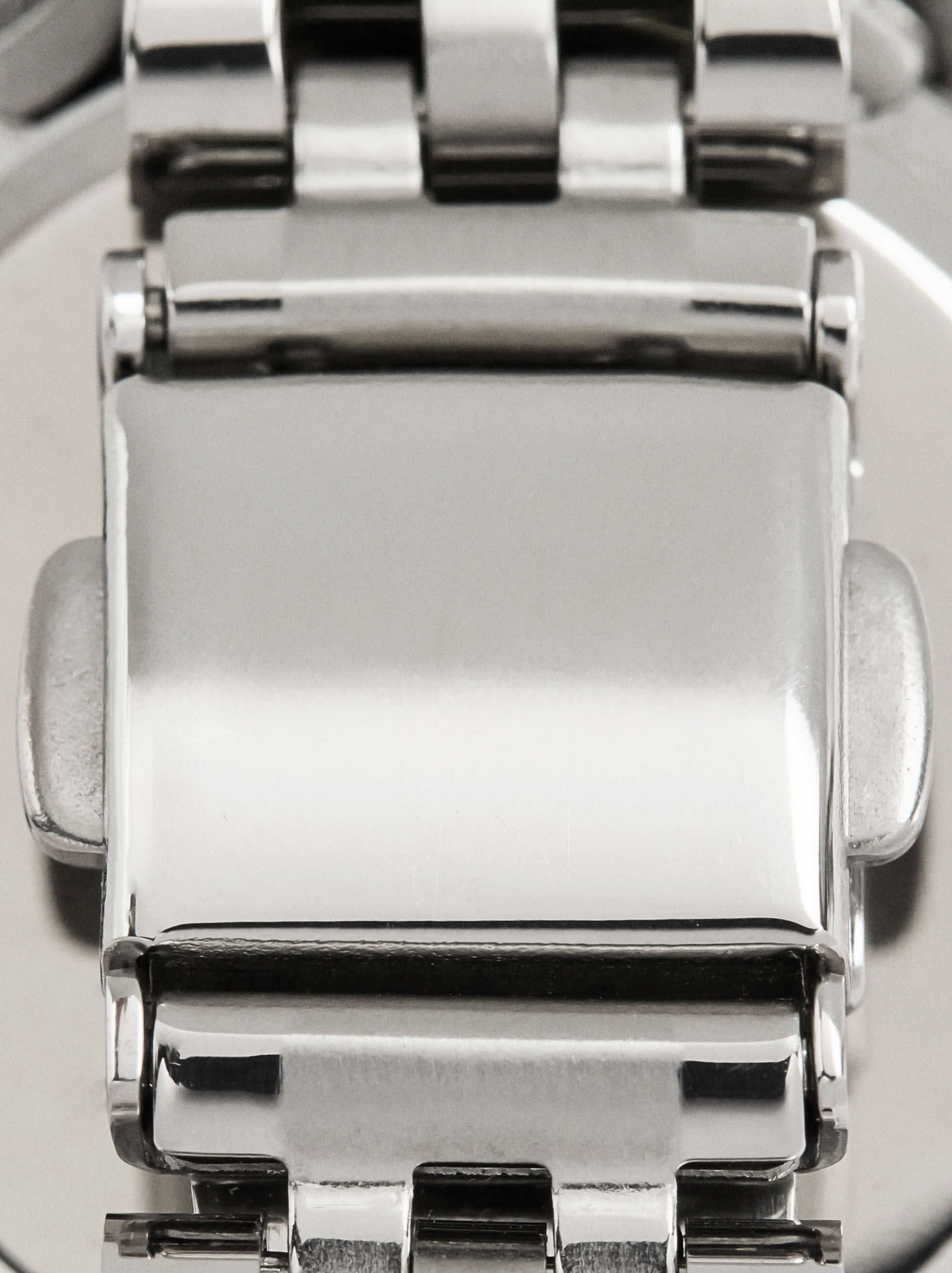 Runder Uhr mit Edelstahlarmband