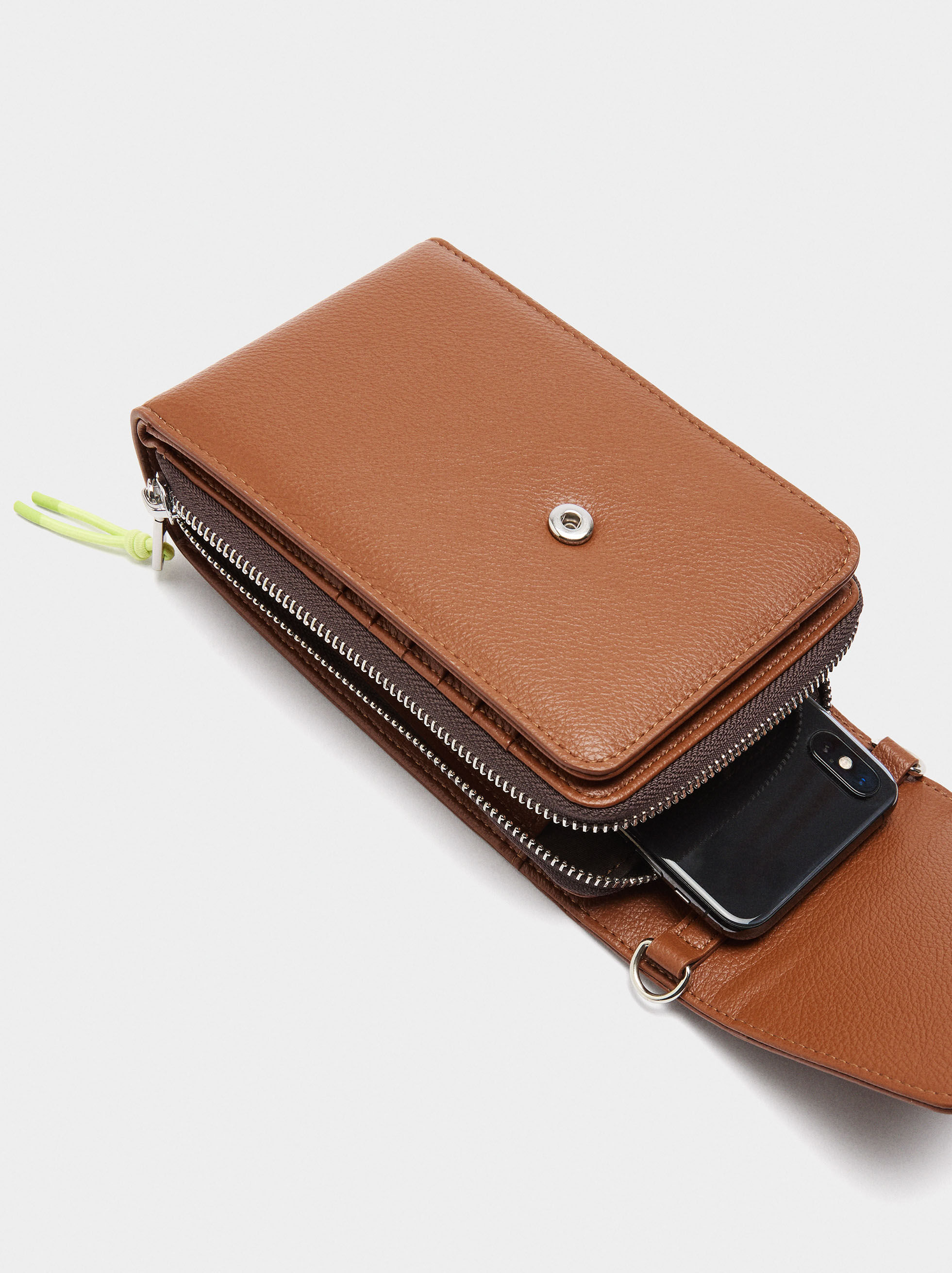 Handytasche mit Textur und Klappe