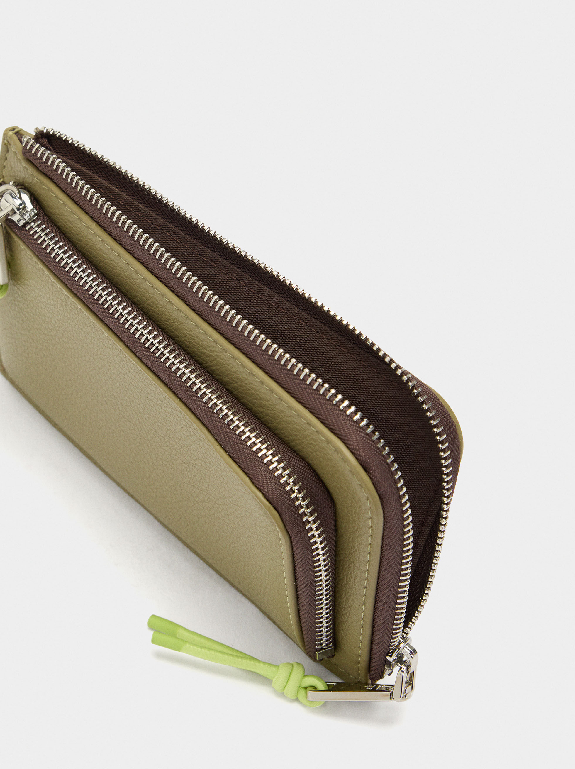 Multifunktionelle Tasche mit Textur und Kordel